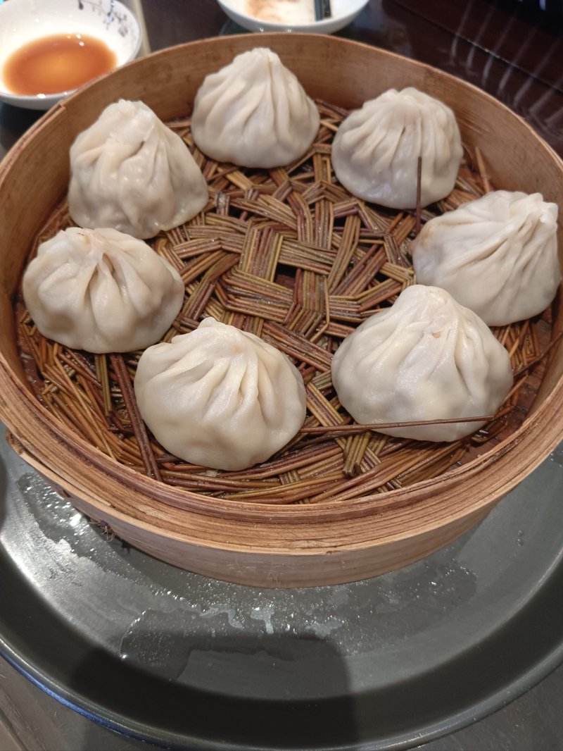 如何在喧嚣的城市中发现那些藏匿的美味?今天就让我们一起走进那些充满地方特色的街边小吃,用味蕾去感受每一种独特的风味吧!